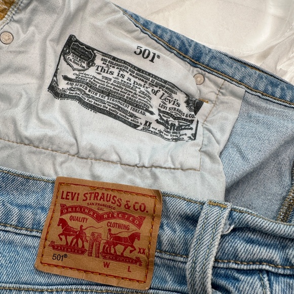 Plus Size 22 Lightwash Levi's 501 - Picture 11 of 17